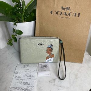 Disney X Coach Corner Zip Wristlet Tiana